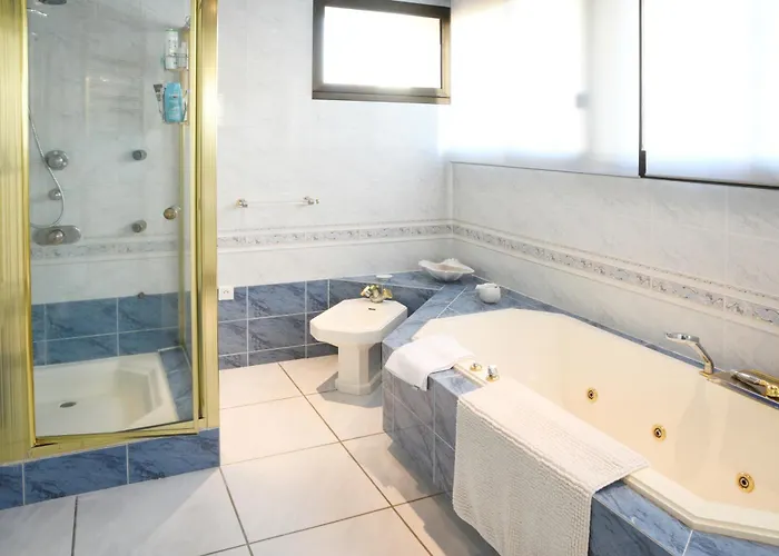 Avec Piscine Chauffee Et Magnifique Vue 鲁瓦扬