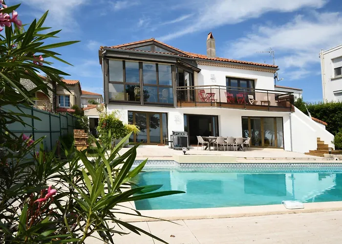 Avec Piscine Chauffee Et Magnifique Vue *