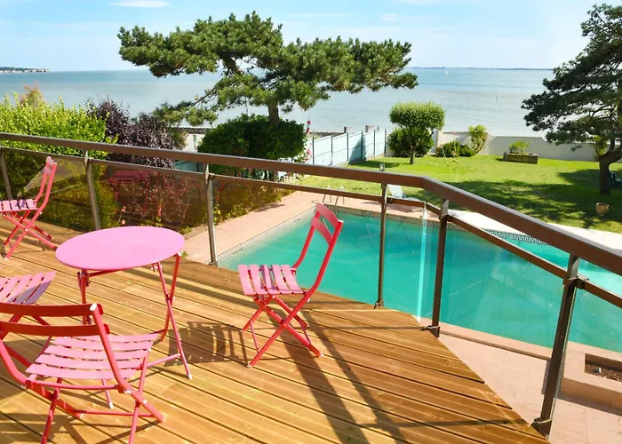 Avec Piscine Chauffee Et Magnifique Vue Royan