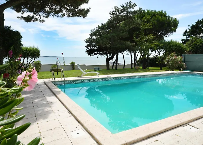 Avec Piscine Chauffee Et Magnifique Vue