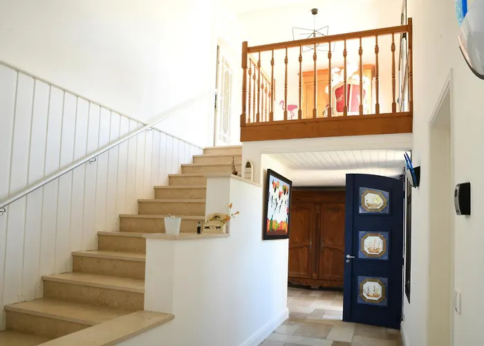 Avec Piscine Chauffee Et Magnifique Vue Royan